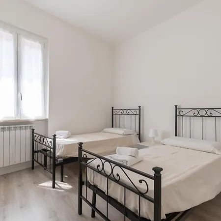 Apartment Quadrilocale Ospedale Civile 8 , 3 E Due Bagni