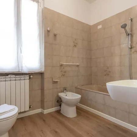 Apartment Quadrilocale Ospedale Civile 8 , 3 E Due Bagni